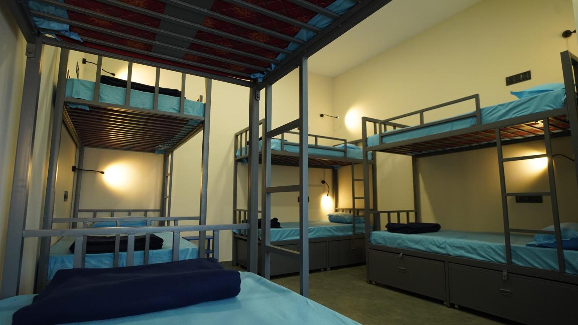 The Colaba Pod Hostel Mumbai Exterior photo