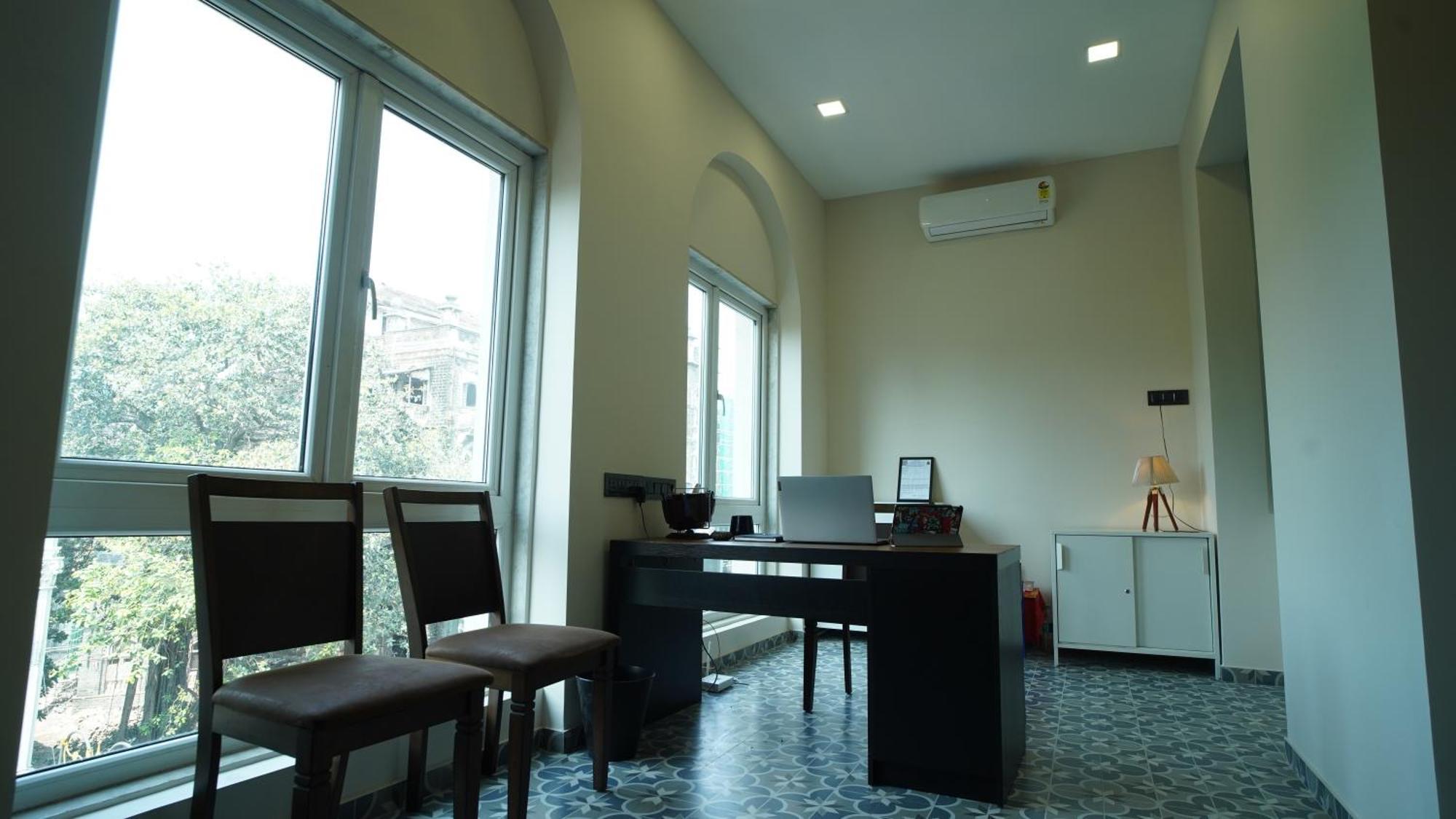 The Colaba Pod Hostel Mumbai Exterior photo